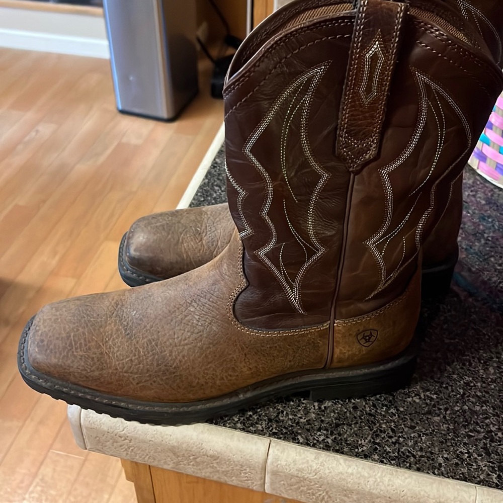 Ariat mens boots 10.5 D